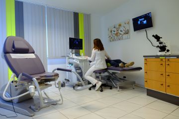 Behandlungszimmer 2 der Frauenarztpraxis Dr. Linda Henrich in Weinheim